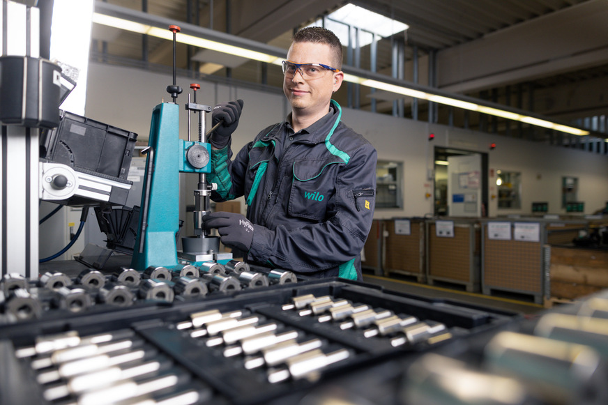 Wilo übernimmt aktiv als Hersteller die Verantwortung für deren Produkte – auch nach der Betriebszeit. Im Fokus stehen dabei die Seltenen Erden in den Pumpen, die in klassischen Recyclingprozessen sonst verloren gehen.