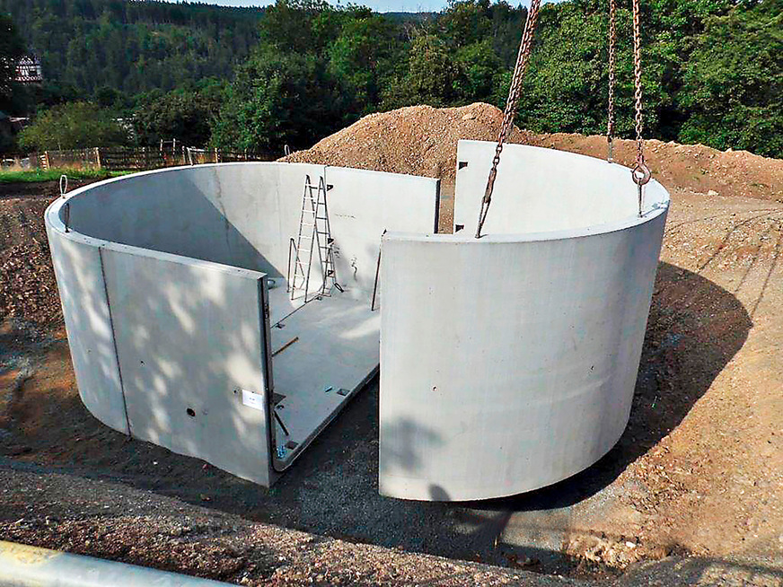 Bild 3 Beispiel 2, Burgk, Stadt Schleiz: Der Löschwasserbehälter mit 100 m3 Fassungsvermögen besteht aus Betonfertigteilen, die innerhalb eines Tages montiert wurden.