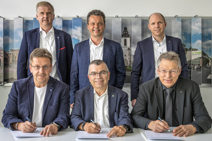 Unterzeichnung des Kooperationsvertrags zwischen ESaK und der THM.