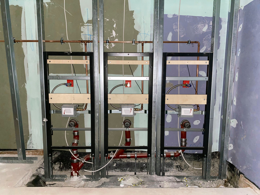 „nextVIT“-Urinalelement mit elektronischer UP-Steuerung K3 für berührungslosen Betrieb.