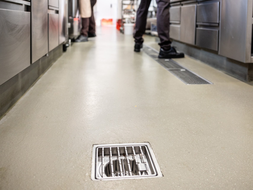 Bild 3 Eine saubere Angelegenheit sind die auch zu den Hygiene-Kastenrinnen passenden Ablaufkörper ACO Variant-CR 142 / 218.