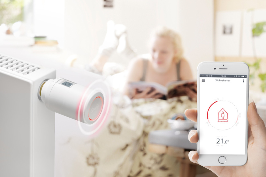 Bild 5 Ergänzender Schritt einer Systemoptimierung durch den Hydraulischen Abgleich kann die Feinjustierung durch den Einsatz einer Abgleichautomatik sein. Die intelligenten Heizkörperthermostate Danfoss Eco (links) und Danfoss Ally (rechts) erfassen, bei welchen Massenströmen die vorgesehene Raumtemperatur im realen Betrieb erreicht wird und nehmen automatisch eine weitere Massenstromoptimierung am Heizkörper vor.