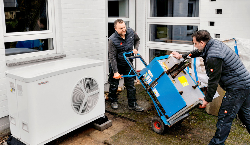 Bild 7 Lohnt es sich, bei der nächsten Heizungsmodernisierung auf eine Wärmepumpe umzusteigen? Es spricht einiges dafür, dass die Gas- und Wärmepumpenstrompreise in den nächsten Jahren sanft zusammenlaufen, wobei die Annäherung vom sich schneller verteuernden Gaspreis ausgeht.