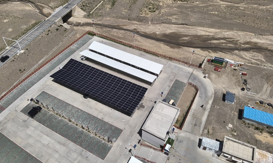 Auf eine Höhe von 4300 m über dem Meeresspiegel sind Photovoltaik-Anlagen extremsten Anforderungen ausgesetzt.