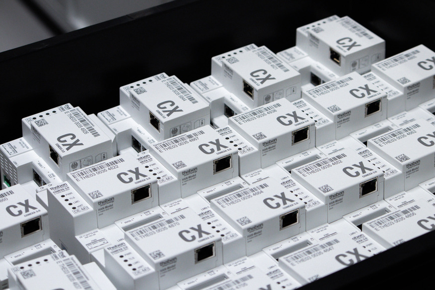 Theben hat die Produktionskapazitäten der Smart Meter Gateways deutlich ausgebaut.