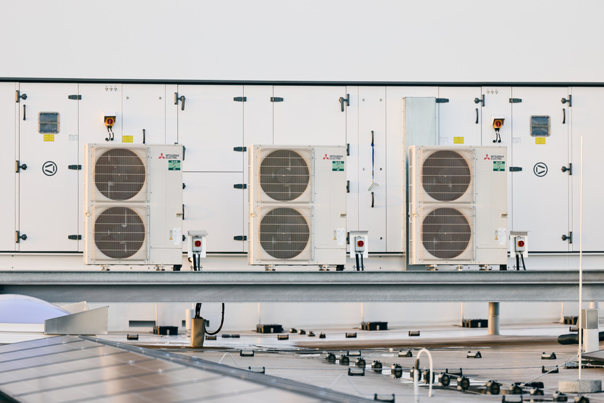 Die energieeffizienten und umweltschonenden Heiz- und Klimalösungen von Mitsubishi Electric LES wurden im neuen Logistikzentrum verbaut.