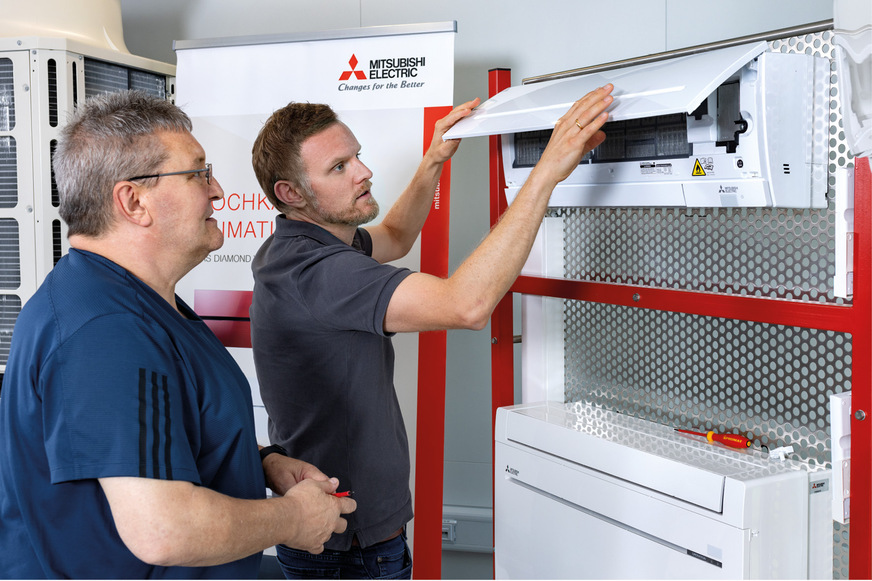 Die Grundlagenschulung Luft/Luft-Wärmepumpen bietet fundiertes Wissen über die Grundlagen und den sicheren Umgang mit der Luft/Luft-Technologie, um Fachhandwerkspartner optimal auf aktuelle und zukünftige Anforderungen vorzubereiten.&nbsp;