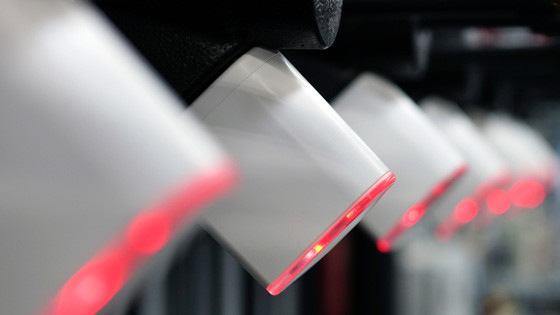 Das GF Hycleen Automation System kombiniert Sensoren und digitalisierte Ventile, die mit einer zentralen Mastereinheit verbunden sind – der hydraulische Abgleich wird damit täglich kontrolliert und optimiert.   
