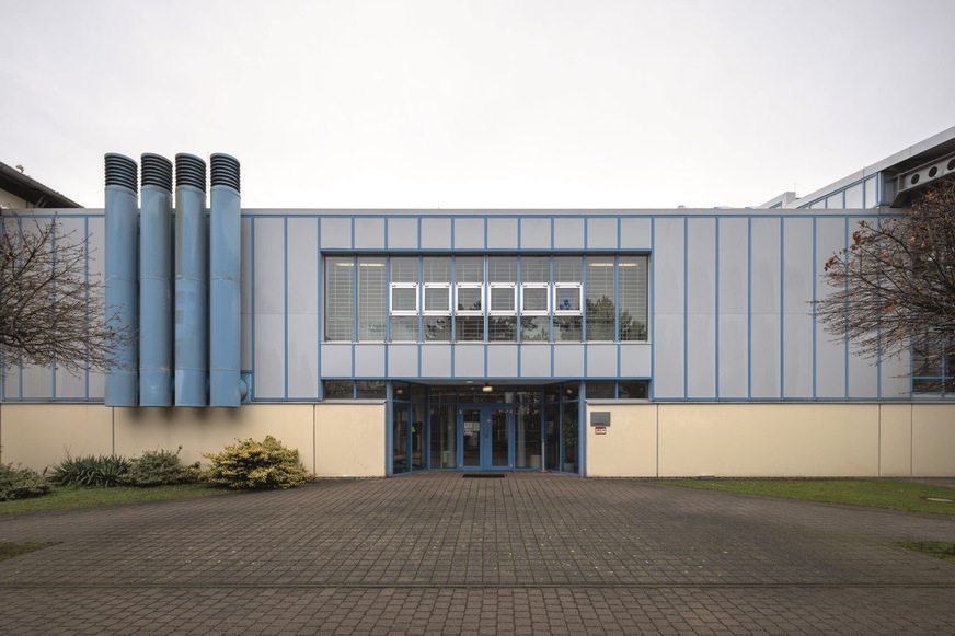 Bild 1 Generalüberholung in der JVA Weiterstadt: Das Projekt Trinkwassersanierung sah eine Komplettsanierung der Sporthalle, des Therapiebeckenbereichs sowie des Sporthallenanbaus vor.