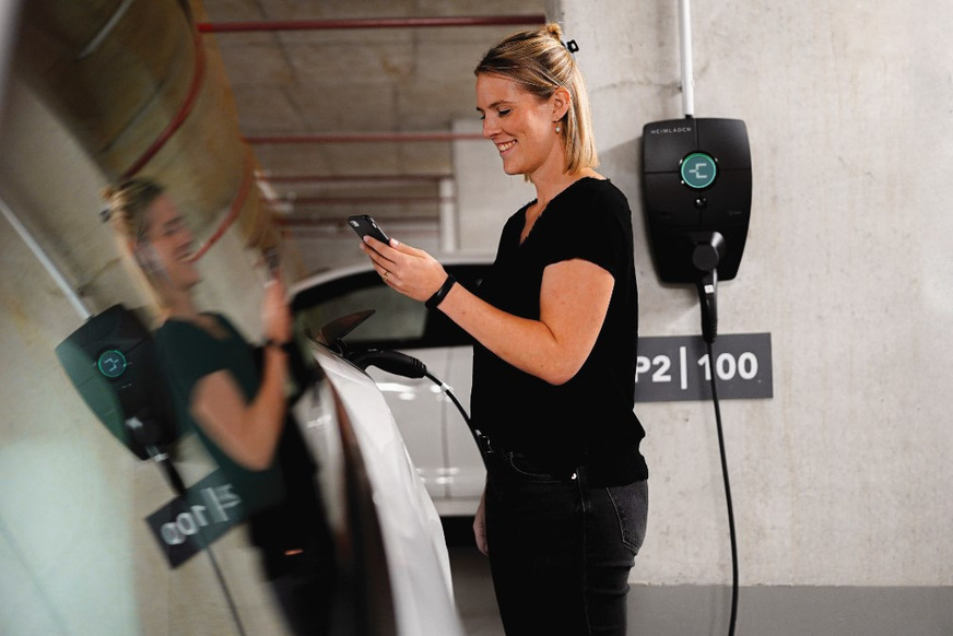 Bild 1 Je nach benutzter Ladeinfrastruktur können sich die Kosten für das Laden von Elektroautos um den Faktor 3 bis 4 und mehr unterscheiden. Werden an Wallboxen gezielt dynamische Stromtarife strategisch genutzt, sind gegenüber Fixpreistarifen weitere Einsparungen möglich.