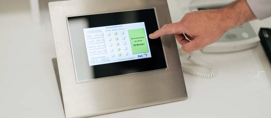 Bild 7 Nachdem alle zu steuernden Räume im Ruhebetrieb sind und die Reinigung abgeschlossen ist, zeigt das Bedienpanel die verbleibende Zeit bis zur Abschaltung an.