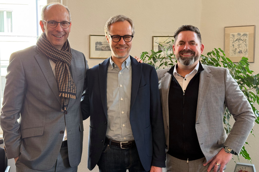 V.l.n.r Stefan Falk, Geschäftsführer VINCI Energies Deutschland Building Solutions, Martin Holtermann, Geschäftsführer Holtermann Regeltechnik GmbH, Olaf Walter, Geschäftsführer VED Building Technologies GmbH.