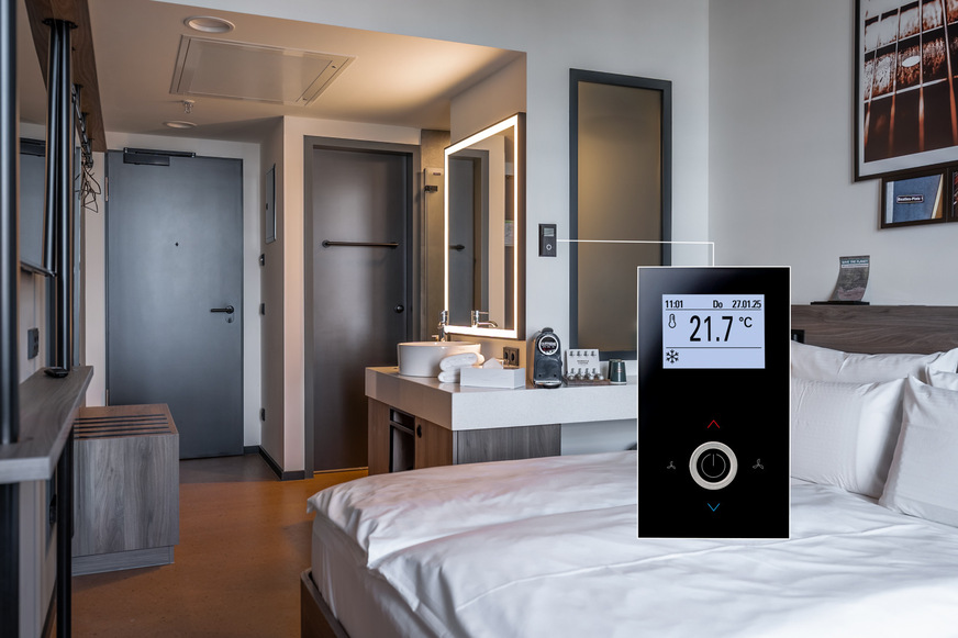 Raumbediengerät Joy von Thermokon in einem Hotelzimmer des Hotels „Reverb by Hard Rock“ im Grünen Bunker St. Pauli.