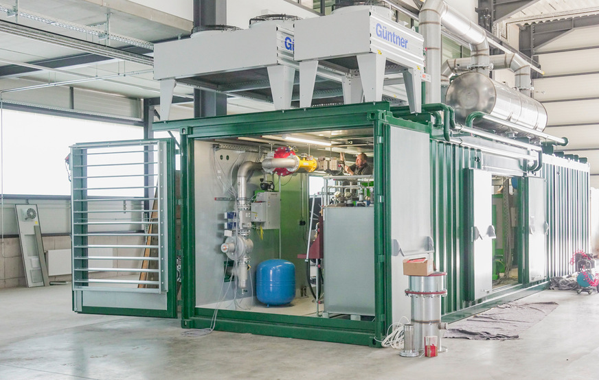 Bild 5 In der Produktionshalle werden aus leeren Metallcontainern mobile Heizzentralen – ein neuer Geschäftszweig des Familienunternehmens Werr & Ludwig. Es ging aus einem klassischen Heizung-Lüftung-Sanitär-Betrieb hervor, gegründet 1965, und hat heute 80 Mitarbeiter.