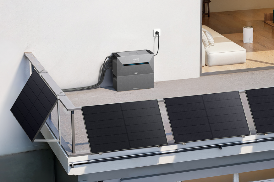 Bild 2 Balkonkraftwerk mit steckerfertigem Stromspeicher.