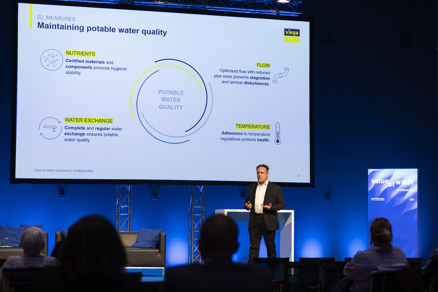 Als international anerkannter Trinkwasserexperte zeigte Dr. Christian Schauer im Rahmen der Konferenz „Value of Water“ konkrete Wege auf, wie häusliche Trinkwasser-Installationen nachhaltig und zukunftssicher zugleich ausgelegt werden können.