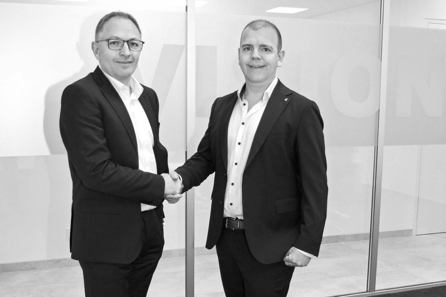 Dennis Ziehl (rechts), der Aufsichtsratsvorsitzende von Ziehl-Abegg, begrüßt Marco Altherr als neuen Finanzvorstand des Unternehmens.&nbsp;