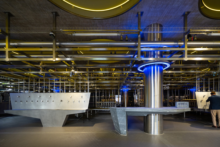 Bild 6 Um den Braukeller auch für Veranstaltungen und Feierlichkeiten nutzen zu können, wurden eine Verkostungsanlage und eine LED-Showbeleuchtung installiert.