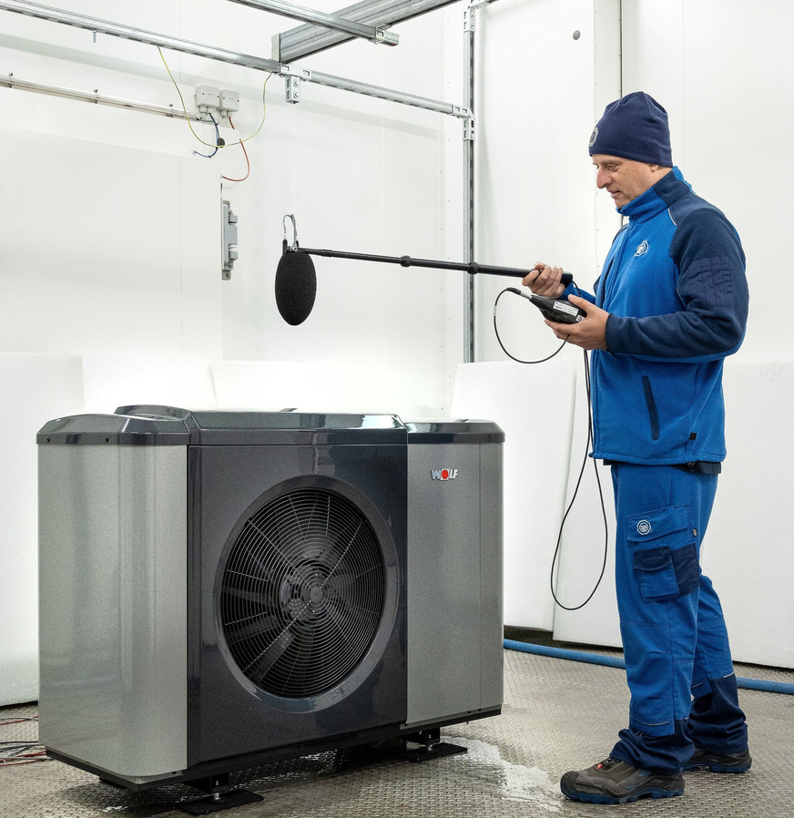Bild 6 Vor der Serieneinführung werden für die Wolf-Wärmepumpen die Schallwerte durch externe Prüflabore, zum Beispiel von TÜV SÜD, verifiziert.