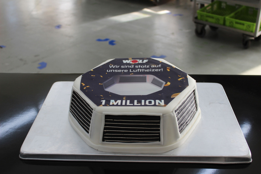 Zur Feier des millionsten Wolf-Luftheizers wurde eine Original-Luftheizer-Prinzregententorte gereicht.