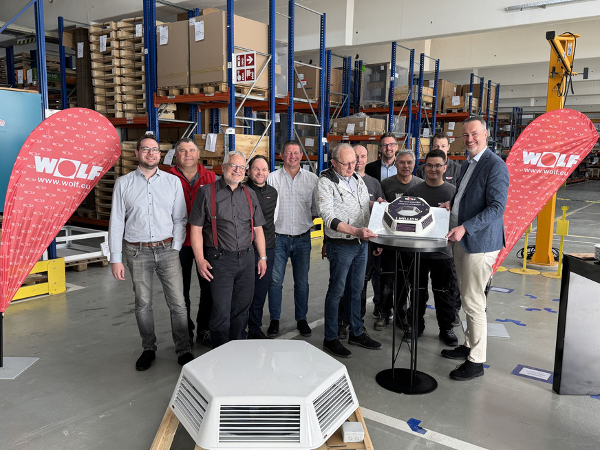 Zufriedene Gesichter: Wolf ist stolz auf den millionsten verkauften Luftheizer.