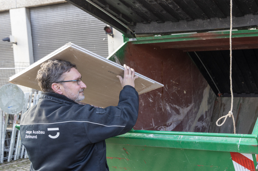 Bei Großprojekten oder größeren Mengen an Gipslattenabfällen ist auch das Sammeln über Container möglich.