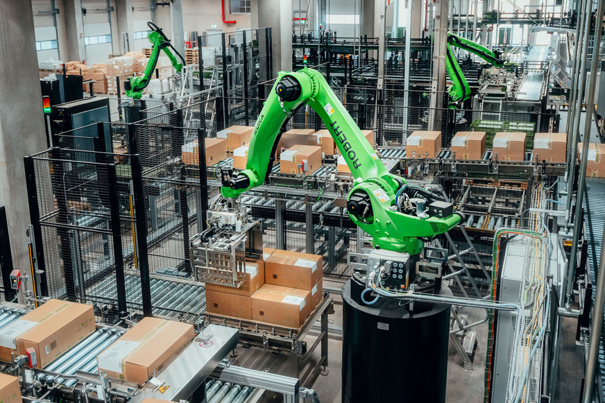 Hochmoderne Robotik für vollautomatisierte Prozesse im neuen Wago-Zentrallager in Sondershausen.