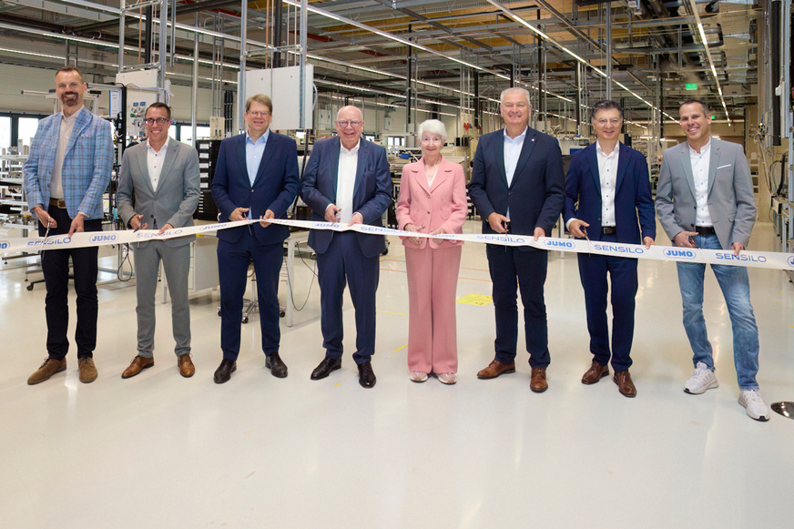 Jumo hat am 22. Mai 2025 das neue Werk 2 („Sensilo“) in Rodges eröffnet. Zur traditionellen Banddurchtrennung waren die Familie Juchheim, Vertreter von Politik, Wirtschaft und Verwaltung sowie zahlreiche Kunden, Partner, Ehrengäste und Mitarbeitende in die Böcklerstraße im Technologiepark Fulda-West gekommen.