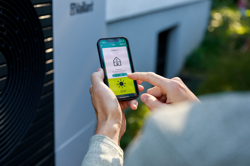 Wärmepumpen können so gesteuert werden, dass sie Strom vorausschauend nutzen, wenn er besonders grün und günstig ist.