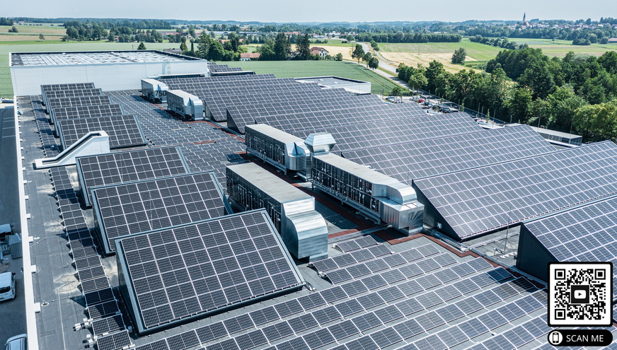 Bild 3 Die Dachflächen der NExT Factory verbinden klimafreundliche Energieerzeugung mit hocheffizienter Raumlufttechnik. Der QR-Code führt auf Youtube zu einem Flug über das Areal der NExT Factory:&nbsp;www.youtube.com/watch?v=qL77eqKCz1I