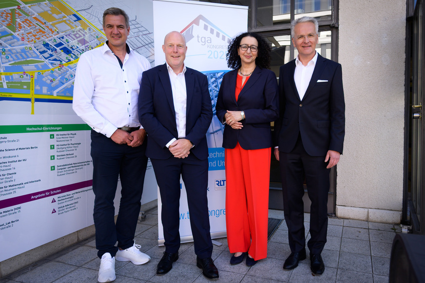 Prof. Dr.-Ing. Martin Kriegel, Frank Ernst, Prof. Dr.-Ing. Lamia Messari-Becker, Prof. Dr.-Ing. Dr. Christoph Kaup (v. l.)