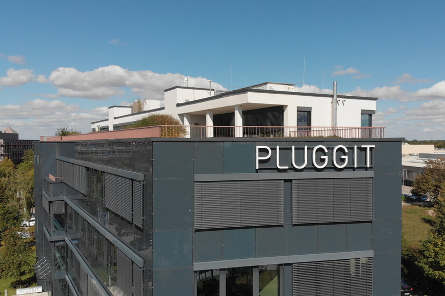 Seit 3 Jahrzehnten steht Pluggit für frische Luft, Energieeffizienz und Wohnkomfort. Als Teil eines internationalen Netzwerks und mit starker lokaler Verankerung bleibt das Unternehmen ein verlässlicher Partner für moderne Lüftungslösungen im Wohnbau.