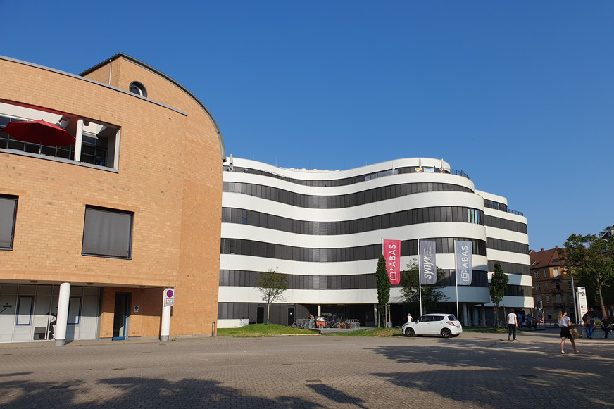 Bild 2 Blick auf das Synus-Gebäude im GartenCareé in Karlsruhe.