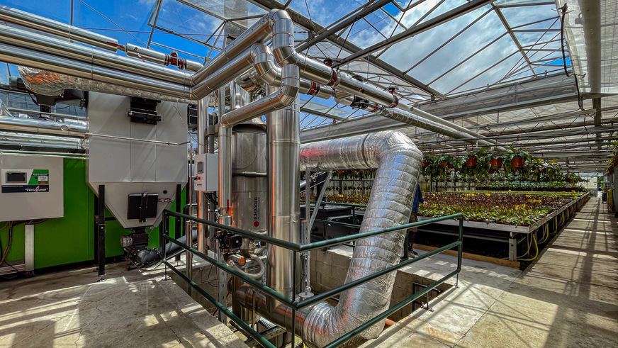 Die Leistung und die Energieeffizienz der Hackgut-Heizanlage werden durch den Abgas-Wärmeübertrager deutlich erhöht. Auch die Abstrahlverluste werden zum Heizen verwendet.