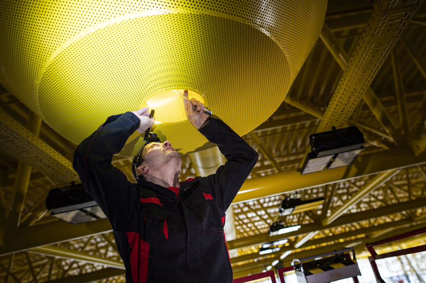 Bild 2 Für die Inspektion technischer Anlagen, in Tiefgaragen, Kellern, Technikräumen oder Installationsschächten ist gutes Licht wichtig.