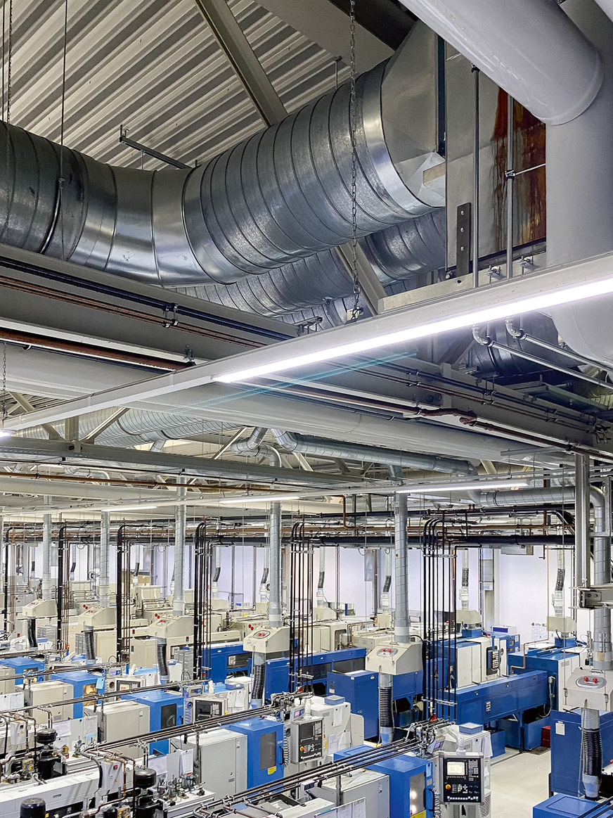 In Halle 2 ist die Maschinenabluft an die Lüftungsanlage gekoppelt. Das stellt besondere Anforderungen an deren Betriebssicherheit.