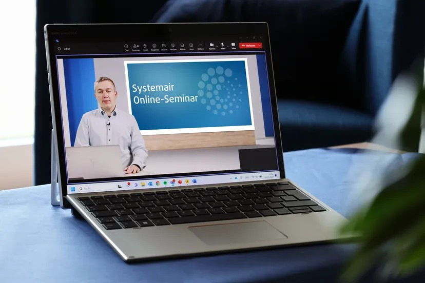 Aus dem firmeneigenen Greenroom sendet Systemair die neuen Online-Seminare zu aktuellen Fachthemen der Lüftungstechnik.