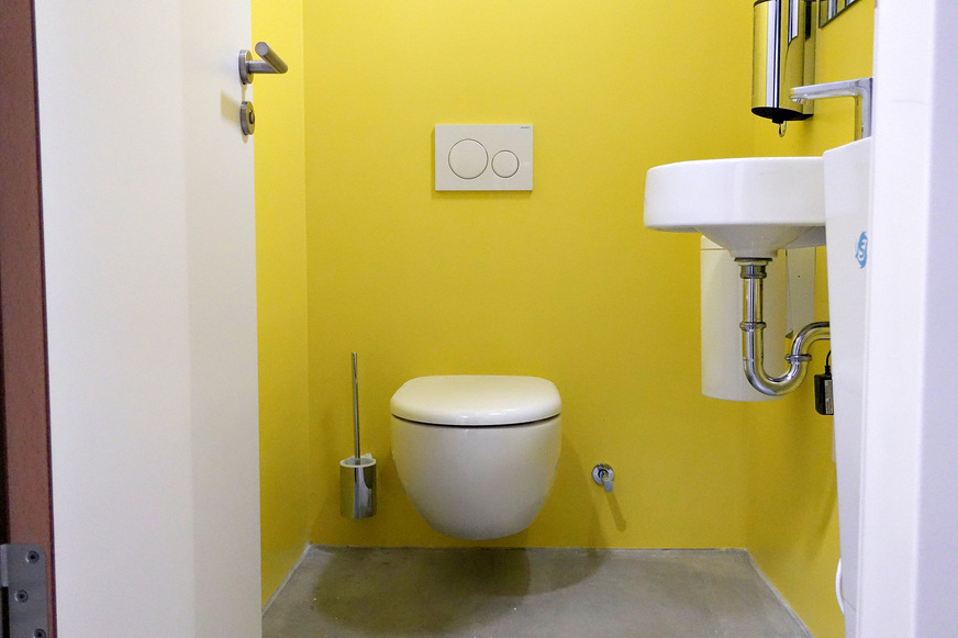 Bild 3 Alle WC-Spülungen im Haus erhalten Regenwasser. Die Handwaschbecken sind an die Trinkwasserleitung angeschlossen.