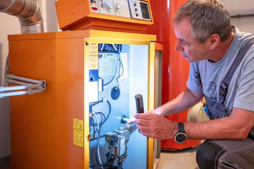 Bild 1 Irgendwann muss jede Heizung weichen. Doch die Erneuerung oder der Umstieg sind teuer. Die Energieberatung der Verbraucherzentrale beobachtet seit Jahren die Preisentwicklung und erklärt Hintergründe.