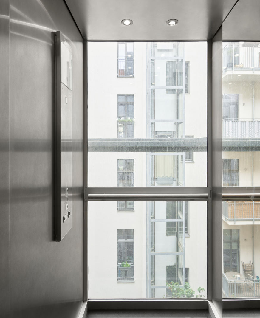 Bild 2 Die Digitalisierung von Aufzugsanlagen kann die Verfügbarkeit deutlich erhöhen. Der durchschnittliche Zeitraum, bis eine Aufzugsstörung gemeldet wird, beträgt bei konventionellen Anlagen aktuell rund drei Stunden.