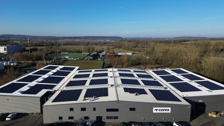 Leichtbau-Module von Aiko auf den Fabrikdächern von Corex.