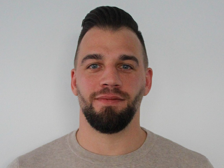 Bild 3 TGA-Planer Mischa Schneider von Planwerk hat die Sanierung der Lüftungs- und Befeuchtungsanlagen begleitet. „Da das Gebäude genutzt wurde, erfolgten viele Arbeiten außerhalb der Büroarbeitszeiten, teilweise an Wochenenden.“