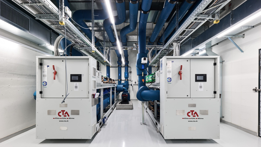 Bild 5 Drei Kältemaschinen mit einer Gesamtleistung von 4 MW gewährleisten die Kälteversorgung im gesamten Gebäude.