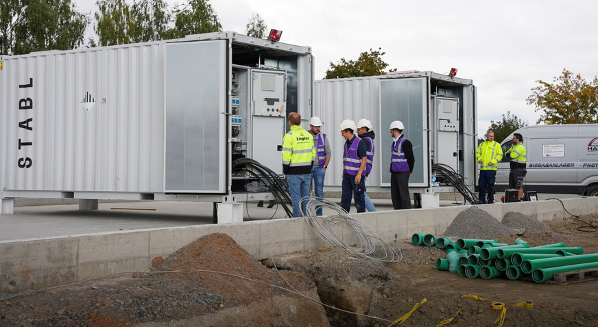 Durch die modulare Multilevel-Wechselrichter-Technologie von Stabl Energy können die 1296 Batteriemodule einzeln angesteuert und optimal überwacht werden.