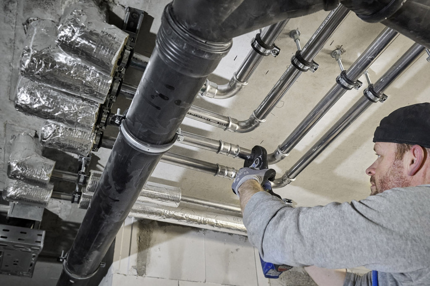 Bild 3 Zahlreiche Studien unterstützen, vorrangig veraltete Heizanlagen zu sanieren und aufwendige Maßnahmen an der Gebäudehülle erst bei konkretem Bedarf oder günstigen Gelegenheiten umzusetzen …