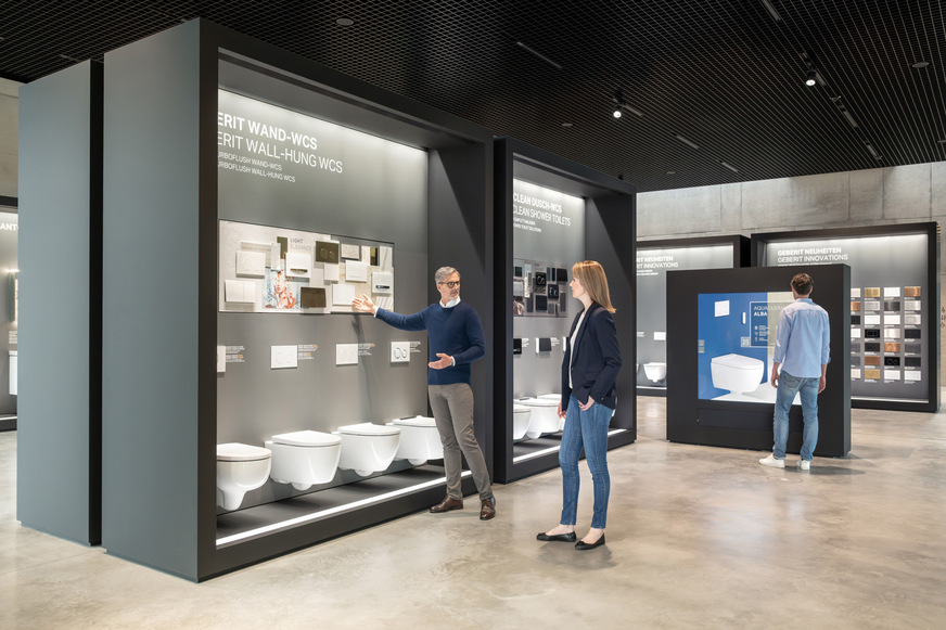 Der Ausstellungsbereich „Design Meets Function“ veranschaulicht die Produktwelt von Geberit vor der Wand: die Verschmelzung von Funktionalität und Gestaltung in den Bereichen WC, Waschplatz und Dusche.