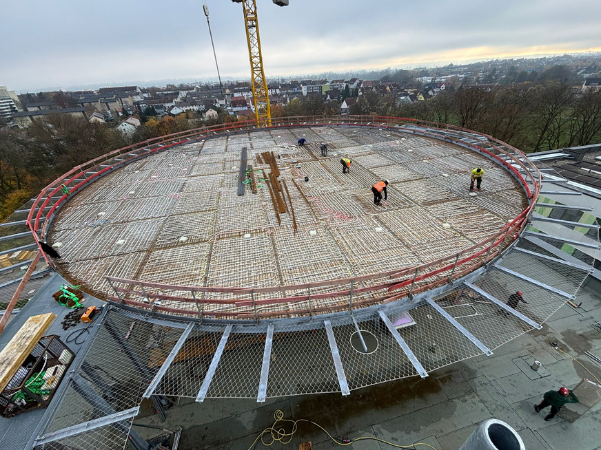 Insgesamt knapp 5000 m Uponor Magna Pipe Plus Rohre wurden für den neuen Hubschrauberlandeplatz auf dem Klinikum Crailsheim verlegt.