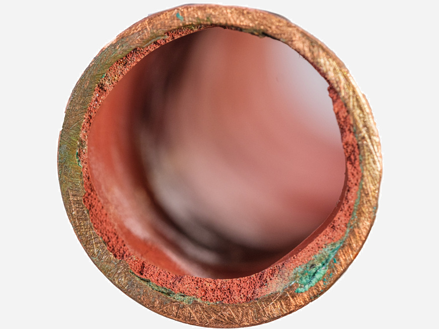 Bild 4 Innen beschichteter Rohrabschnitt einer Trinkwasserleitung mit sichtbaren Schichtunterschieden – ungleichmäßiger Auftrag.