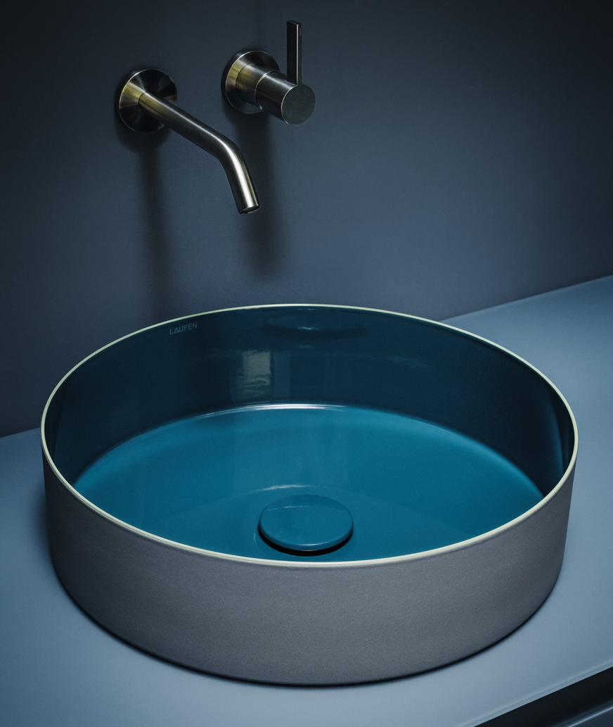 Laufen: Waschtisch TRI-Color aus Vitreon Stahl.