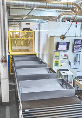 ComfortLine-Schränke in der Produktion.